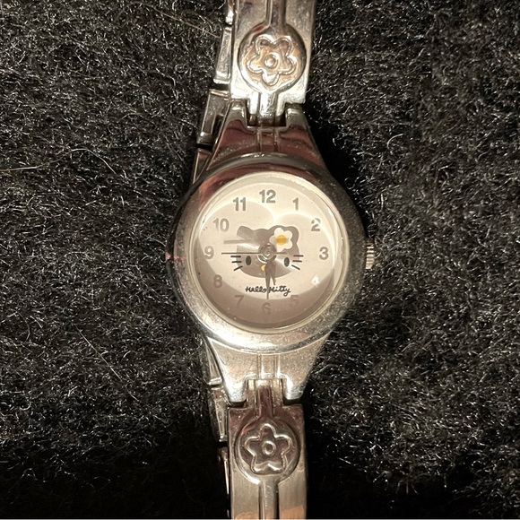 Hello Kitty Watch - Picture 1 of 6